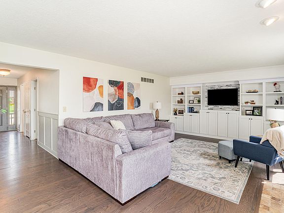 5th image of 1051 Apple Blossom Dr