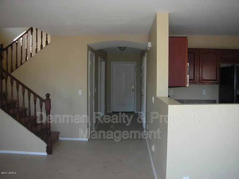 5725 S 32nd Ln — Photo 5