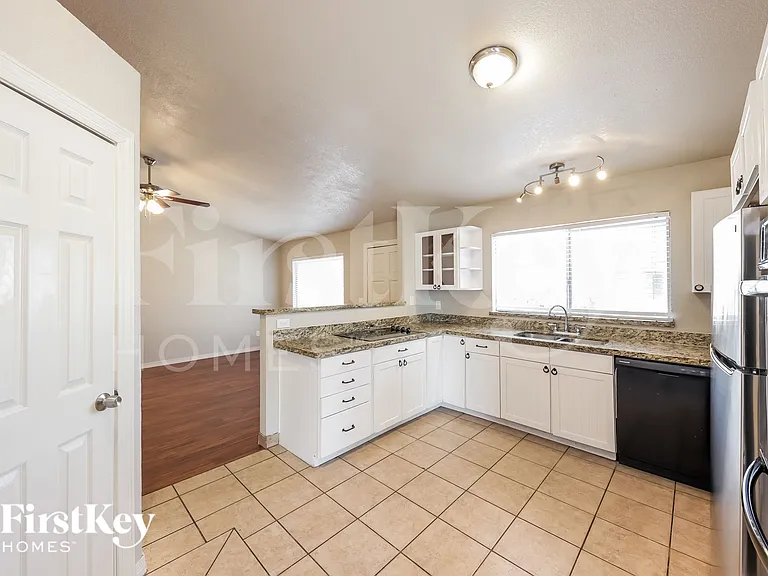 4745 W Morrow Dr — Photo 7