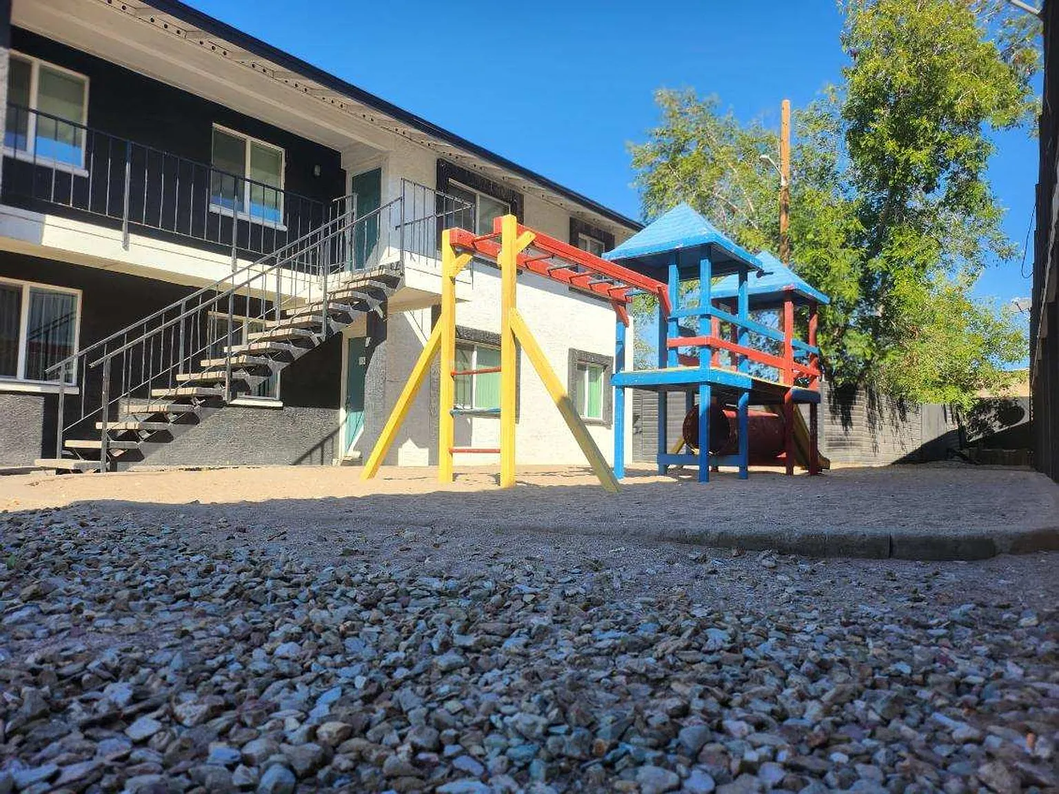 Las Ventanas Apartments — Photo 3