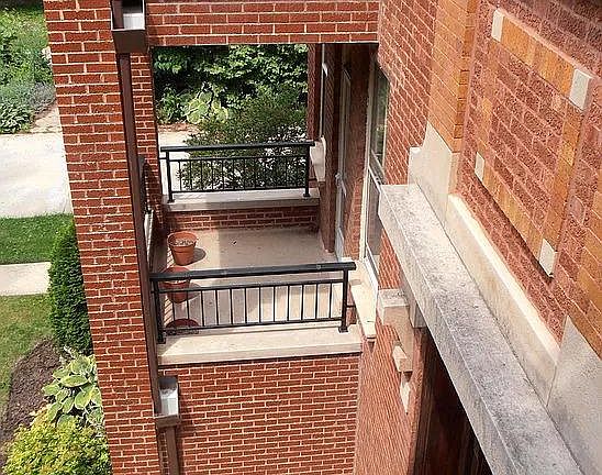 5th image of 4048 W Warwick Ave #2