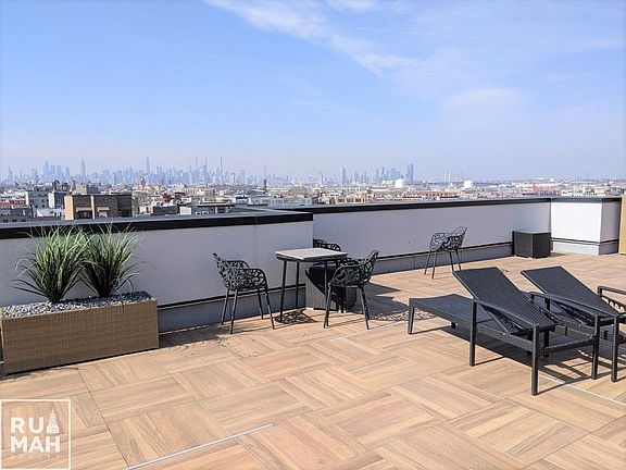 5th image of 73 Starr St #B1