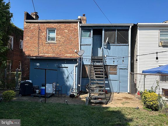 5th image of 1633 W Virginia Ave NE