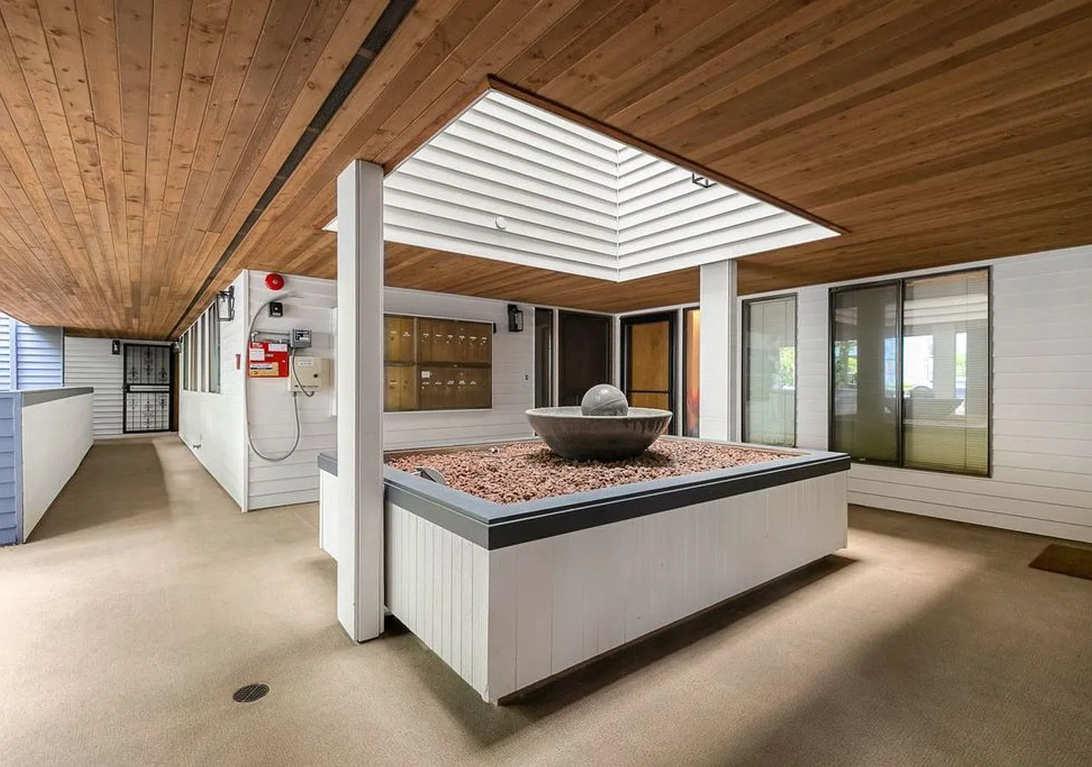 Condo in Mercer Island! — Photo 2