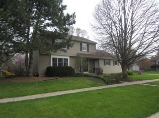 406 Blackhawk Dr, Batavia, IL 60510