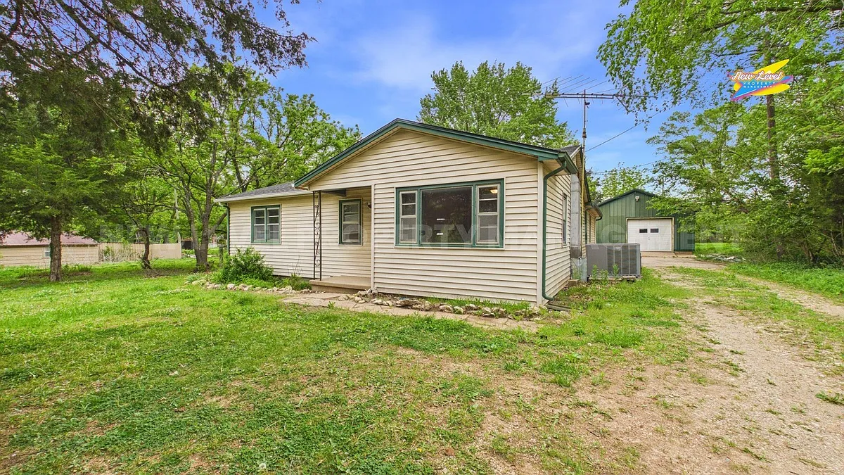 Unit Photo - 4704 SW 101st Ter