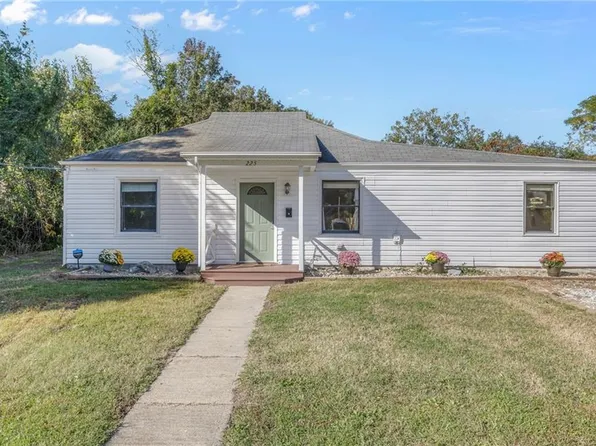 225 Fighter Dr, Virginia Beach, VA 23454