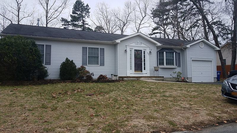 1st image of 221 Sassafras St