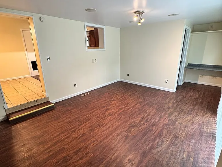 4409 Sunnybrook Dr SE — Photo 4
