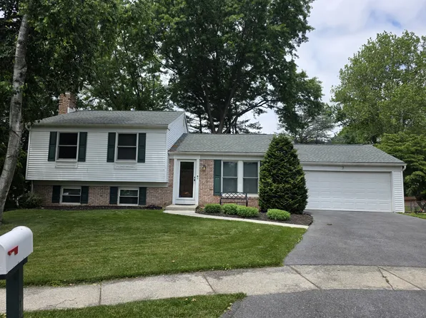 7 Countryside Ct, Camp Hill, PA 17011