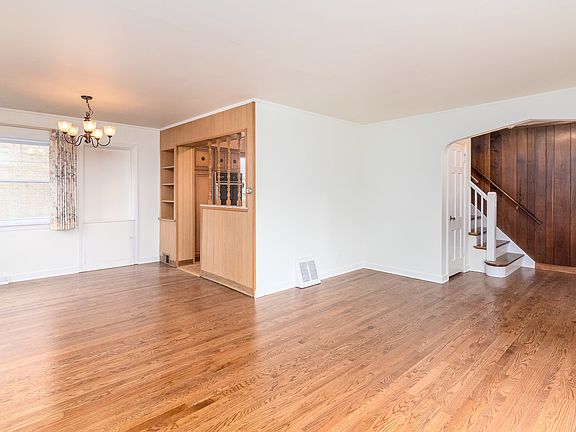 5th image of 4056 N Pioneer Ave