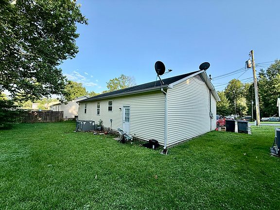 3rd image of 609 Highland St