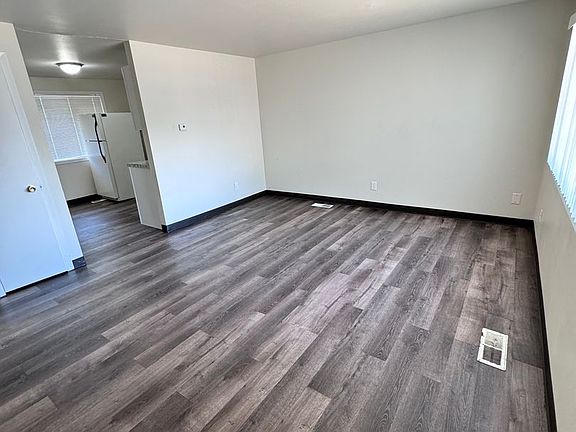3rd image of 108-112 E Beech St #108