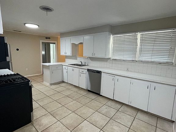 5th image of 4315 41st St