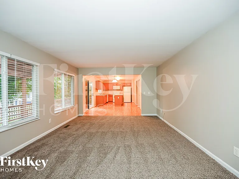 6176 Fox Run Ln — Photo 7