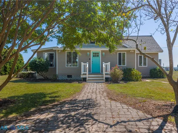 76 Cardinal Trl, Deltaville, VA 23043