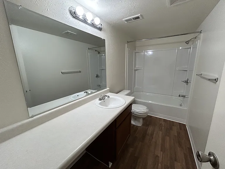 Perry Place Apartments — Photo 45