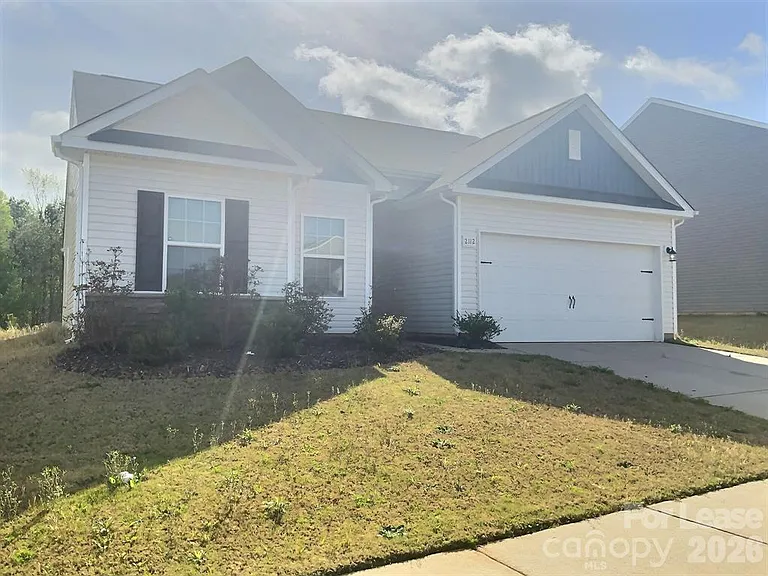 2112 Lanza Dr — Photo 1