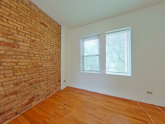 2nd image of 1307-17 W Addison St #1317-2B