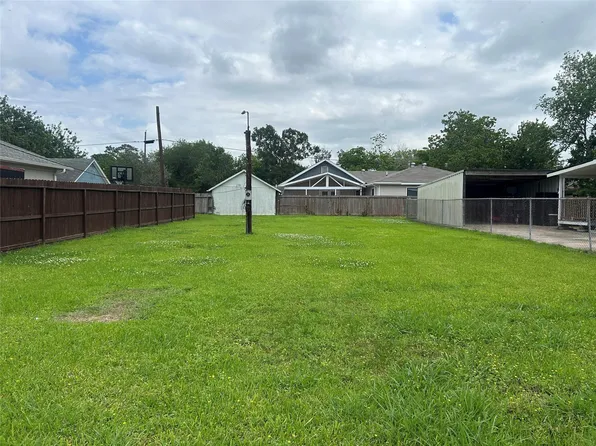 1400 Oak St, Baytown, TX 77520