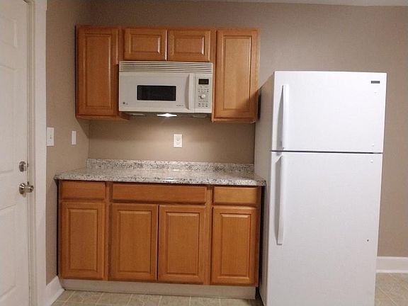Built-in Microwave and plenty of cabinet space