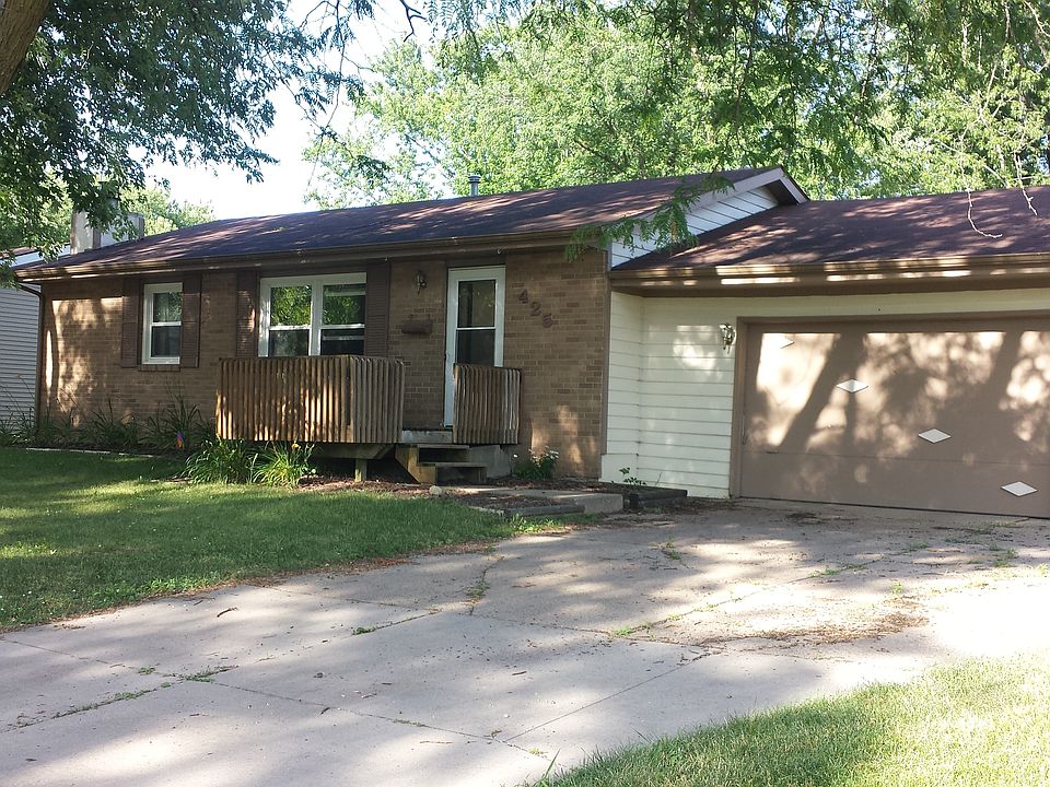 1st image of 425 SW Westlawn Dr