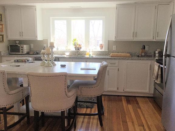 Light and Bright Modern Kitchen