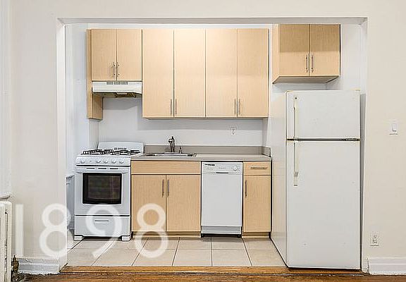5th image of 4705 45th St APT C4