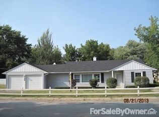 526 E High St, Mundelein, IL 60060