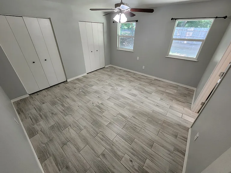 2010 E Foster Dr — Photo 13