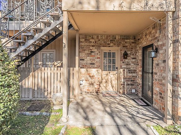 3rd image of 4343 Bellaire Dr S APT 137