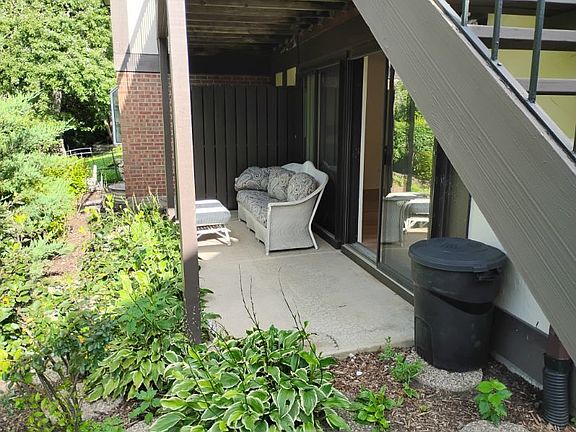 4th image of 218 Brookside Ln Unit B