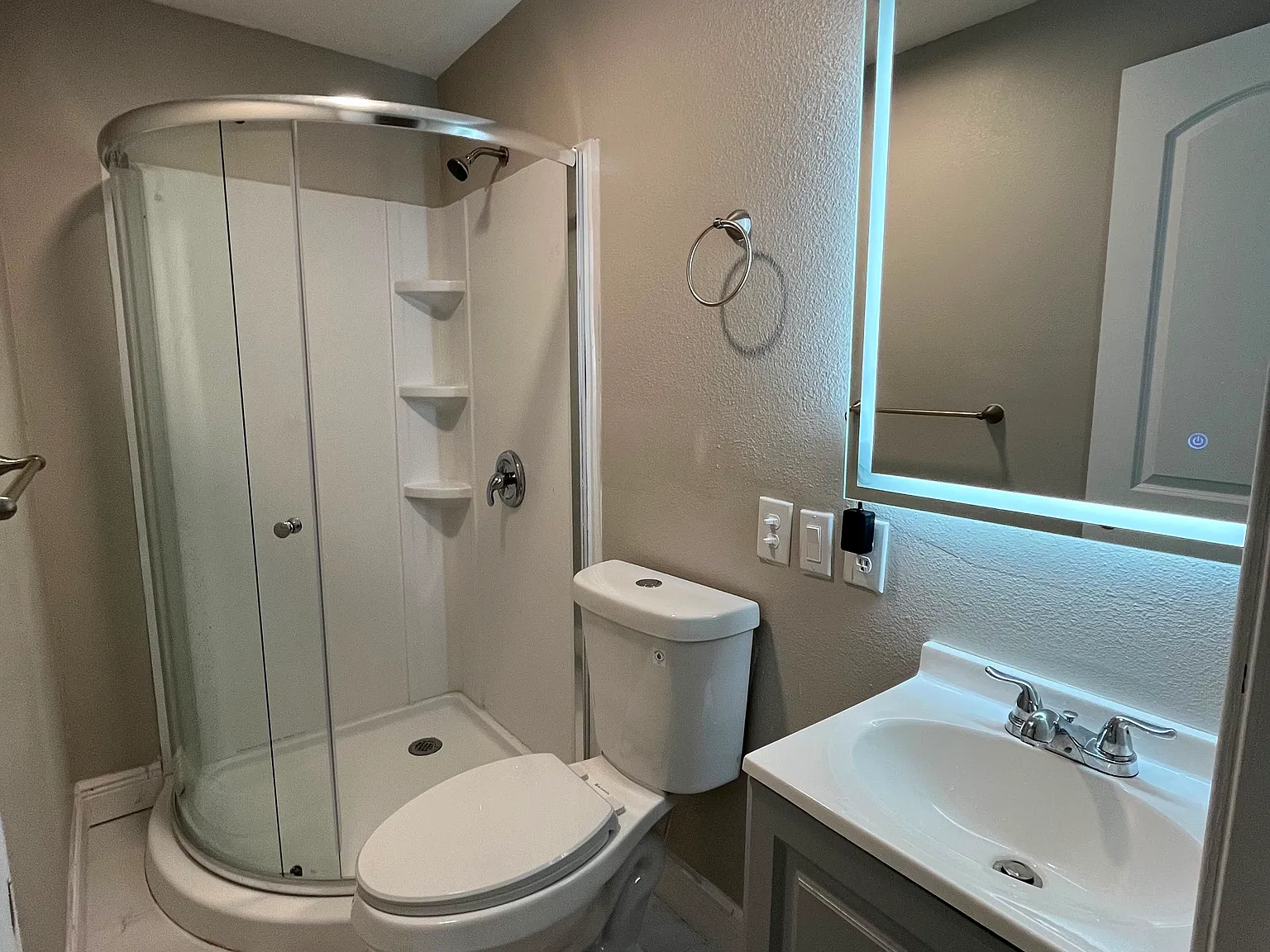 24301 E Colonial Dr — Photo 4