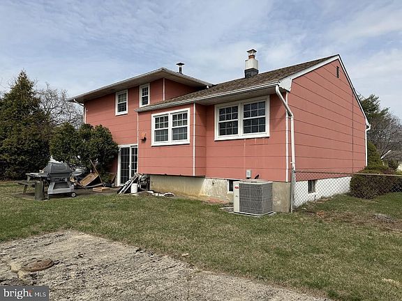 2nd image of 5 Clive Ct