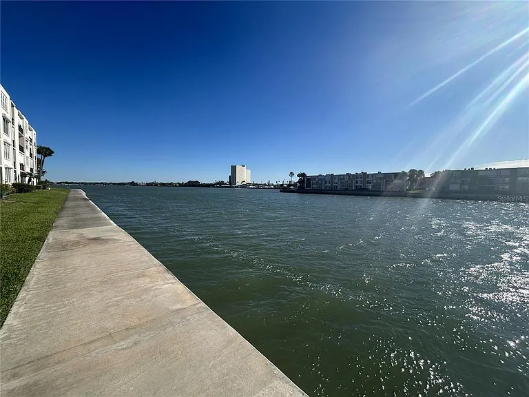 7625 Sun Island Dr S #108 — Photo 33