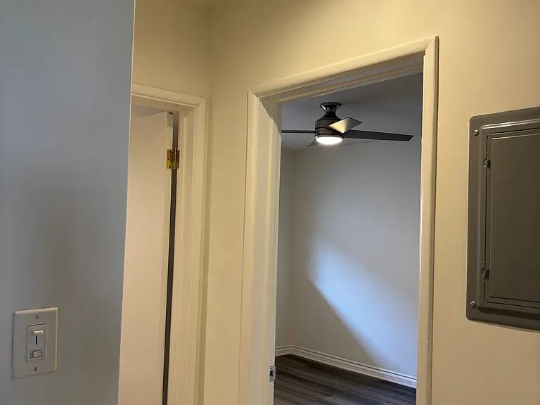 1000 N Orange Grove Ave #10 — Photo 10