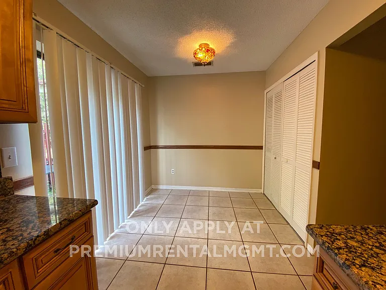 1605 Shady Ridge Ct — Photo 3