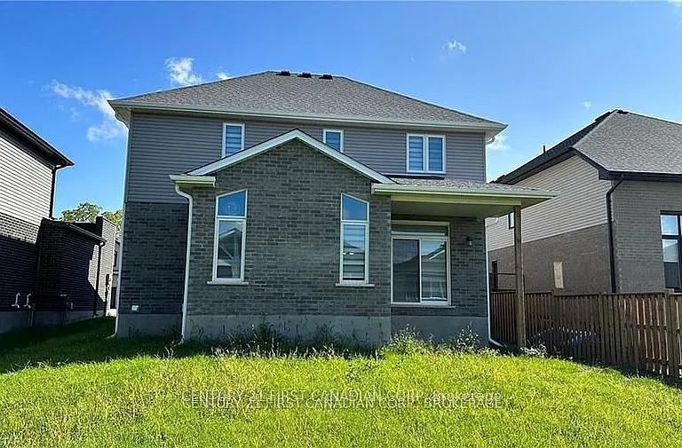 63 Royal Cres — Photo 34