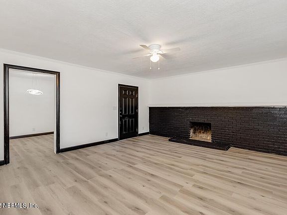 3rd image of 2063 Delray Ave