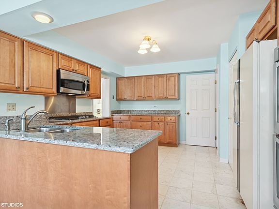 3rd image of 1380 Berkley Ct
