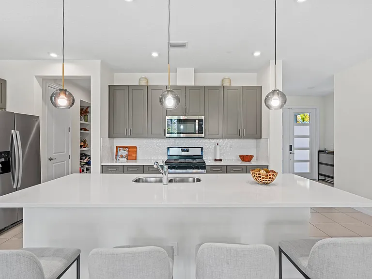 10700 SW Gloriana St — Photo 9