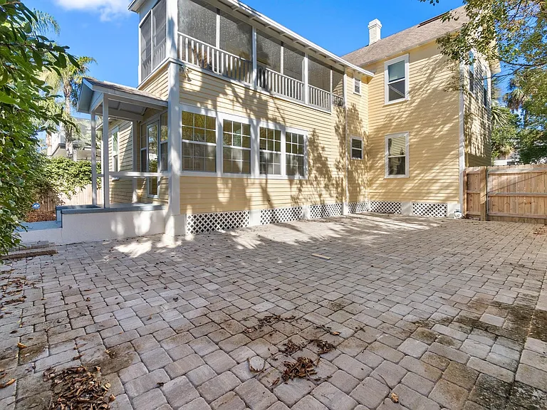 348 Charlotte St — Photo 25