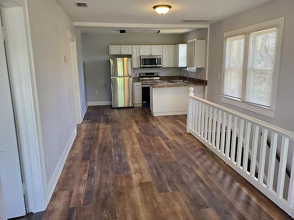 2nd image of 2202 N Glenwood Dr