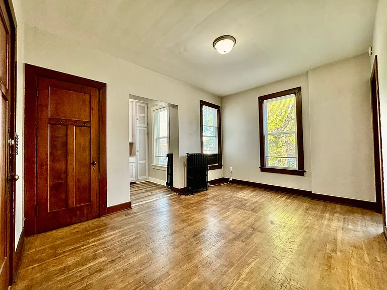 638 N Main St — Photo 9