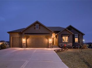904 SE Auburn Ct, Blue Springs, MO 64014