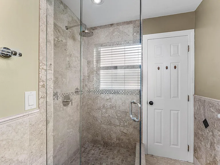 7076 Middlebury Dr — Photo 13