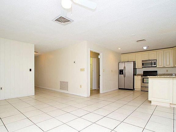 4th image of 1113 Glenwood Dr