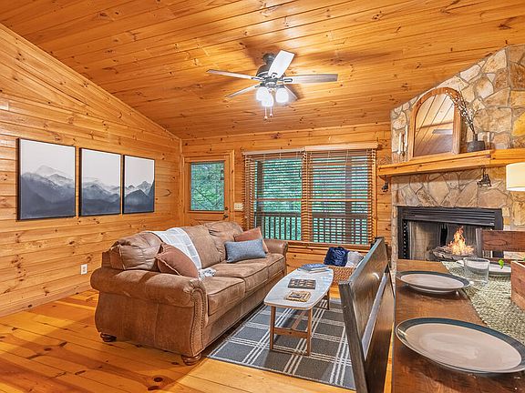 2nd image of 1480 Hidden Lake Dr