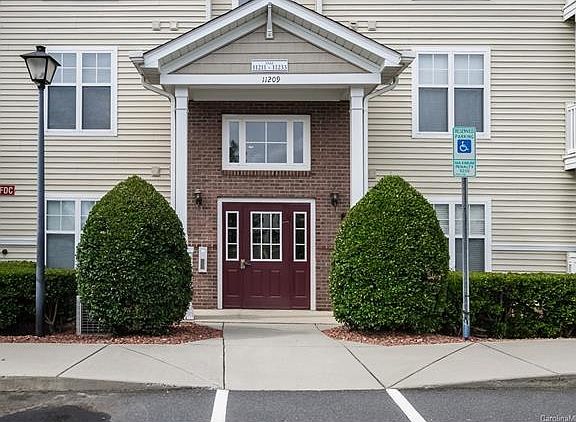 2nd image of 11231 Hyde Pointe Ct #11231