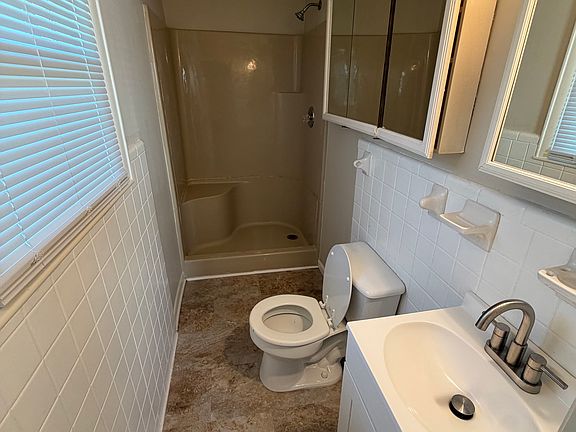 2nd image of 1515 Fort Ave